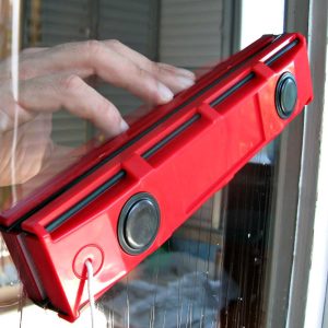 Cool Gift, Magnetic Double Glass Cleaner - Image 2