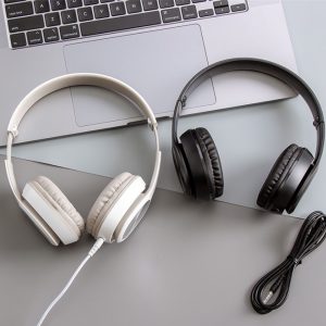 Stereo Label Fashion Headphone - Image 2