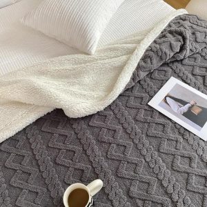 Thick Bed Blanket Double Sided Lamb Cashmere Fleece 200x230cm - Image 4