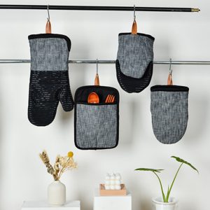 Heavy Duty Set of 4 Silicone Kitchen Oven Mitt - Image 9