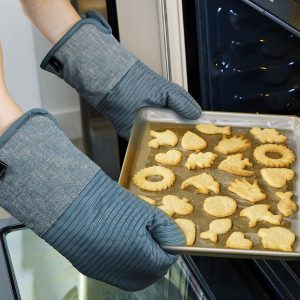 Heavy Duty Set of 4 Silicone Kitchen Oven Mitt - Image 6