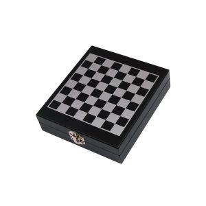 Wine Accessory Kit with Compact Wooden Case with Chess Board - Image 5