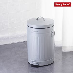 Danny Home 12-Liter Vintage Trash Can with Lid and Pedal - Matt Grey - Image 1